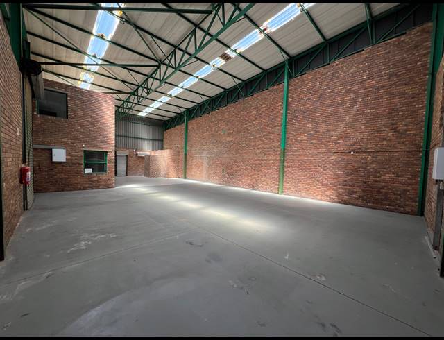 257M² WAREHOUSE TO LET IN LASER PARK